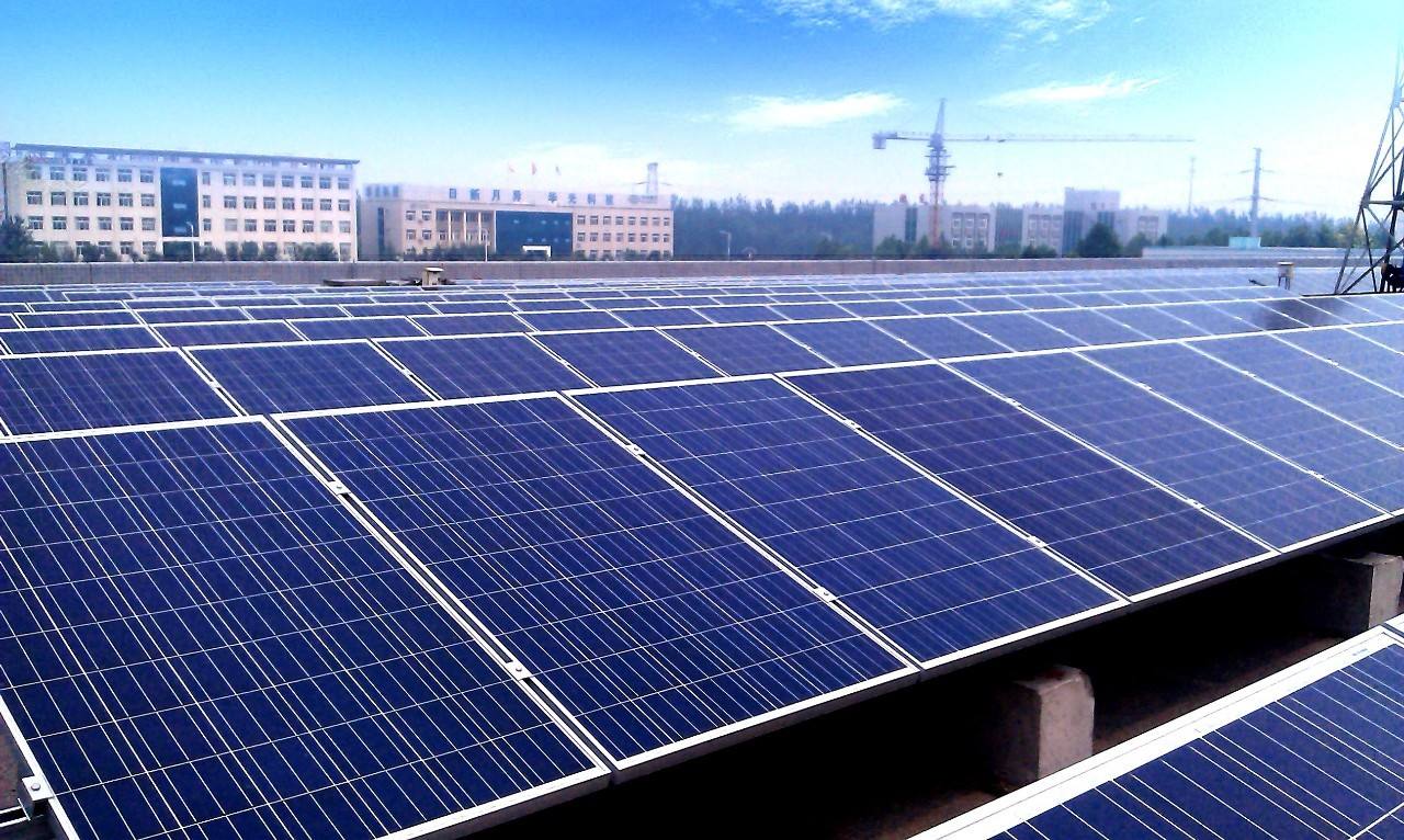 Solceller Prisutveckling: Vad Påverkar Kostnaden och Framtida Trender - Kostnad och Priser för Solceller